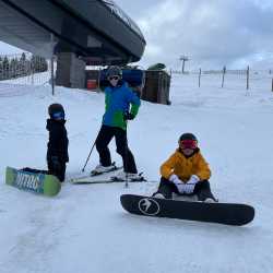 Siebtklässler haben Spaß im Schnee Siebtklässler haben Spaß im Schnee