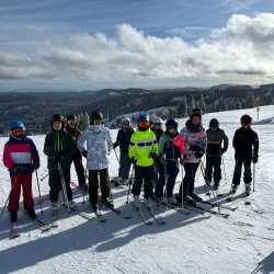 Siebtklässler haben Spaß im Schnee Siebtklässler haben Spaß im Schnee