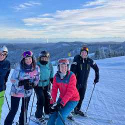 Siebtklässler haben Spaß im Schnee Siebtklässler haben Spaß im Schnee
