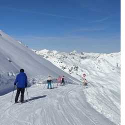 Ski-Spaß pur: Klasse 7ra gewinnt unvergessliche Winterwoche! Ski-Spaß pur: Klasse 7ra gewinnt unvergessliche Winterwoche!