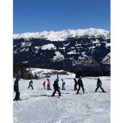 Ski-Spaß pur: Klasse 7ra gewinnt unvergessliche Winterwoche! Ski-Spaß pur: Klasse 7ra gewinnt unvergessliche Winterwoche!