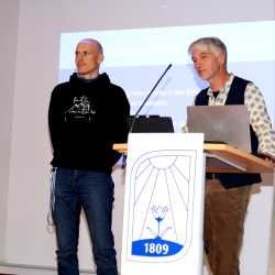 Smartphone und Kind: Zwischen Faszination und Verantwortung Smartphone und Kind: Zwischen Faszination und Verantwortung