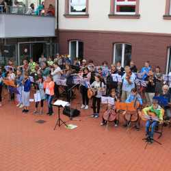 Sommerserenade der Zinzendorfschulen mit zwei Zugaben Sommerserenade der Zinzendorfschulen mit zwei Zugaben