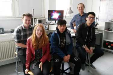 Spannende Versuche im Schülerlabor des Karlsruher Instituts für Technologie (KIT) Spannende Versuche im Schülerlabor des Karlsruher Instituts für Technologie (KIT)