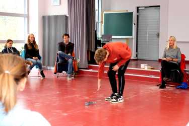 Spielerischer Zugang zum ernsten Thema Spielerischer Zugang zum ernsten Thema