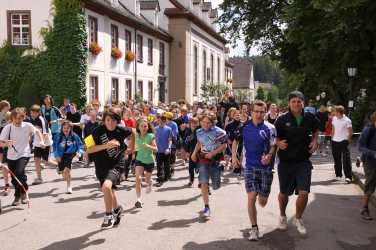 Sponsorenlauf zugunsten von Kinderhospiz und Erdbebenopfern Sponsorenlauf zugunsten von Kinderhospiz und Erdbebenopfern