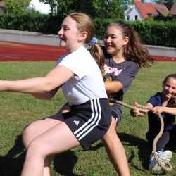 Sportfest der Klassen 5-8 bei schönstem Wetter Sportfest der Klassen 5-8 bei schönstem Wetter