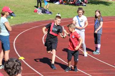 Sportfest der Klassen 5-8 bei schönstem Wetter Sportfest der Klassen 5-8 bei schönstem Wetter