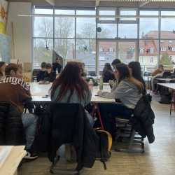 Sprache erleben - Creative Writing und Bühnenperformance mit Elias Raatz und Tonia Krupinski Sprache erleben - Creative Writing und Bühnenperformance mit Elias Raatz und Tonia Krupinski