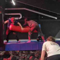 Sprung in die Gemeinschaft – Ein unvergesslicher Tag im Jumping Dome Sprung in die Gemeinschaft – Ein unvergesslicher Tag im Jumping Dome