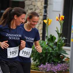 Stadtlauf Villingen: Fünf Zinzendorf-Sportler*innen schaffen jeweils 12 Runden Stadtlauf Villingen: Fünf Zinzendorf-Sportler*innen schaffen jeweils 12 Runden