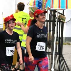 Stadtlauf Villingen: Fünf Zinzendorf-Sportler*innen schaffen jeweils 12 Runden Stadtlauf Villingen: Fünf Zinzendorf-Sportler*innen schaffen jeweils 12 Runden