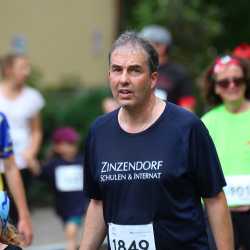 Stadtlauf Villingen: Fünf Zinzendorf-Sportler*innen schaffen jeweils 12 Runden Stadtlauf Villingen: Fünf Zinzendorf-Sportler*innen schaffen jeweils 12 Runden