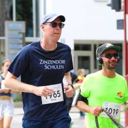 Stadtlauf Villingen: Fünf Zinzendorf-Sportler*innen schaffen jeweils 12 Runden Stadtlauf Villingen: Fünf Zinzendorf-Sportler*innen schaffen jeweils 12 Runden