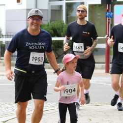 Stadtlauf Villingen: Fünf Zinzendorf-Sportler*innen schaffen jeweils 12 Runden Stadtlauf Villingen: Fünf Zinzendorf-Sportler*innen schaffen jeweils 12 Runden