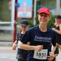 Stadtlauf Villingen: Fünf Zinzendorf-Sportler*innen schaffen jeweils 12 Runden Stadtlauf Villingen: Fünf Zinzendorf-Sportler*innen schaffen jeweils 12 Runden