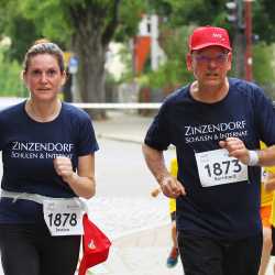 Stadtlauf Villingen: Fünf Zinzendorf-Sportler*innen schaffen jeweils 12 Runden Stadtlauf Villingen: Fünf Zinzendorf-Sportler*innen schaffen jeweils 12 Runden