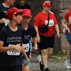Stadtlauf Villingen: Fünf Zinzendorf-Sportler*innen schaffen jeweils 12 Runden Stadtlauf Villingen: Fünf Zinzendorf-Sportler*innen schaffen jeweils 12 Runden