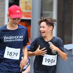 Stadtlauf Villingen: Fünf Zinzendorf-Sportler*innen schaffen jeweils 12 Runden Stadtlauf Villingen: Fünf Zinzendorf-Sportler*innen schaffen jeweils 12 Runden