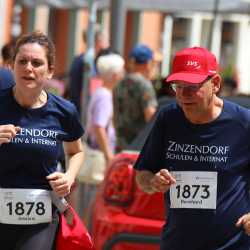Stadtlauf Villingen: Fünf Zinzendorf-Sportler*innen schaffen jeweils 12 Runden Stadtlauf Villingen: Fünf Zinzendorf-Sportler*innen schaffen jeweils 12 Runden