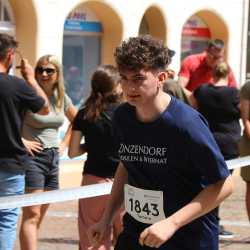 Stadtlauf Villingen: Fünf Zinzendorf-Sportler*innen schaffen jeweils 12 Runden Stadtlauf Villingen: Fünf Zinzendorf-Sportler*innen schaffen jeweils 12 Runden