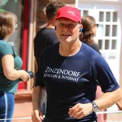 Stadtlauf Villingen: Fünf Zinzendorf-Sportler*innen schaffen jeweils 12 Runden Stadtlauf Villingen: Fünf Zinzendorf-Sportler*innen schaffen jeweils 12 Runden