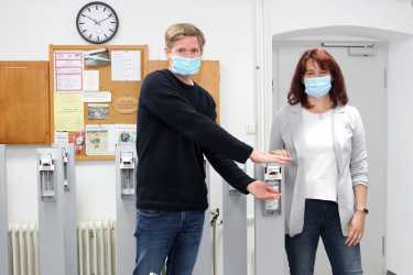 Strenge Sicherheitsvorkehrungen für Präsenzunterricht der Abschlussklassen sowie der 9R und ZG1 Strenge Sicherheitsvorkehrungen für Präsenzunterricht der Abschlussklassen sowie der 9R und ZG1