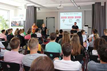 Studienbotschafter verschaffen Durchblick im Hochschul-Dschungel Studienbotschafter verschaffen Durchblick im Hochschul-Dschungel