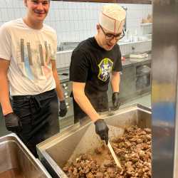 Tag der Schulverpflegung: Einblick in die Großküche Tag der Schulverpflegung: Einblick in die Großküche