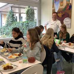 Tag der Schulverpflegung im Zeichen der Lebensmittelverschwendung Tag der Schulverpflegung im Zeichen der Lebensmittelverschwendung