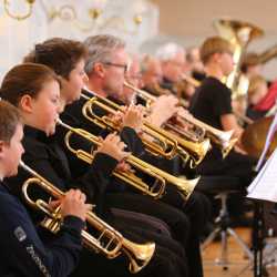 Tanz in den Frühling: Ein Konzert voller Leidenschaft und Rhythmus Tanz in den Frühling: Ein Konzert voller Leidenschaft und Rhythmus