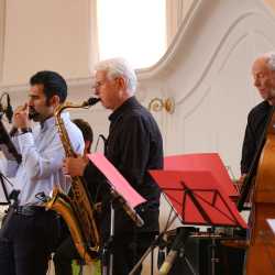 Tanz in den Frühling: Ein Konzert voller Leidenschaft und Rhythmus Tanz in den Frühling: Ein Konzert voller Leidenschaft und Rhythmus