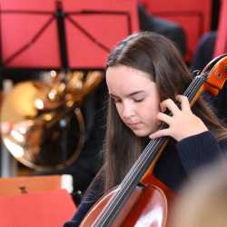 Tanz in den Frühling: Ein Konzert voller Leidenschaft und Rhythmus Tanz in den Frühling: Ein Konzert voller Leidenschaft und Rhythmus