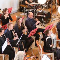 Tanz in den Frühling: Ein Konzert voller Leidenschaft und Rhythmus Tanz in den Frühling: Ein Konzert voller Leidenschaft und Rhythmus