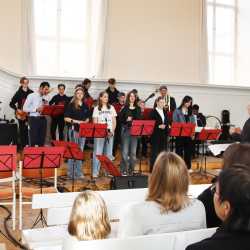 Tanz in den Frühling: Ein Konzert voller Leidenschaft und Rhythmus Tanz in den Frühling: Ein Konzert voller Leidenschaft und Rhythmus