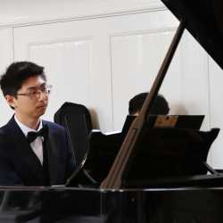 Tanz in den Frühling: Ein Konzert voller Leidenschaft und Rhythmus Tanz in den Frühling: Ein Konzert voller Leidenschaft und Rhythmus