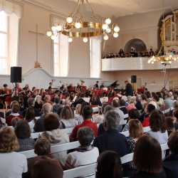 Tanz in den Frühling: Ein Konzert voller Leidenschaft und Rhythmus Tanz in den Frühling: Ein Konzert voller Leidenschaft und Rhythmus