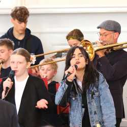 Tanz in den Frühling: Ein Konzert voller Leidenschaft und Rhythmus Tanz in den Frühling: Ein Konzert voller Leidenschaft und Rhythmus