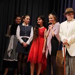 Theater-AG begeistert mit selbstentwickeltem Theaterstück Theater-AG begeistert mit selbstentwickeltem Theaterstück