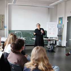 Theater gegen die Sucht: Eine bewegende Reise ins Unbekannte Theater gegen die Sucht: Eine bewegende Reise ins Unbekannte