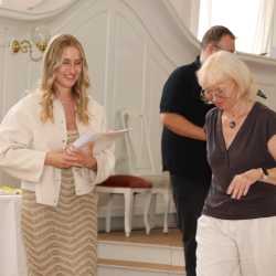 Türen öffnen sich für Abiturientinnen und Abiturienten - viele Preise und Einser-Abis Türen öffnen sich für Abiturientinnen und Abiturienten - viele Preise und Einser-Abis