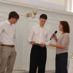 Türen öffnen sich für Abiturientinnen und Abiturienten - viele Preise und Einser-Abis Türen öffnen sich für Abiturientinnen und Abiturienten - viele Preise und Einser-Abis