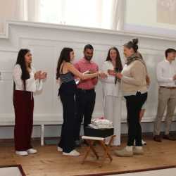 Türen öffnen sich für Abiturientinnen und Abiturienten - viele Preise und Einser-Abis Türen öffnen sich für Abiturientinnen und Abiturienten - viele Preise und Einser-Abis