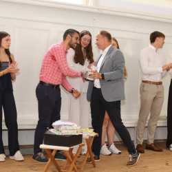 Türen öffnen sich für Abiturientinnen und Abiturienten - viele Preise und Einser-Abis Türen öffnen sich für Abiturientinnen und Abiturienten - viele Preise und Einser-Abis