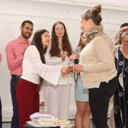 Türen öffnen sich für Abiturientinnen und Abiturienten - viele Preise und Einser-Abis Türen öffnen sich für Abiturientinnen und Abiturienten - viele Preise und Einser-Abis