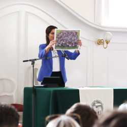 Türen öffnen sich für Abiturientinnen und Abiturienten - viele Preise und Einser-Abis Türen öffnen sich für Abiturientinnen und Abiturienten - viele Preise und Einser-Abis