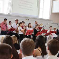 Türen öffnen sich für Abiturientinnen und Abiturienten - viele Preise und Einser-Abis Türen öffnen sich für Abiturientinnen und Abiturienten - viele Preise und Einser-Abis