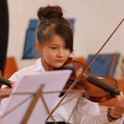 Überzeugendes Frühjahrskonzert der Zinzendorfschulen Überzeugendes Frühjahrskonzert der Zinzendorfschulen