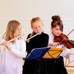 Überzeugendes Frühjahrskonzert der Zinzendorfschulen Überzeugendes Frühjahrskonzert der Zinzendorfschulen