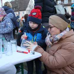 Unsere Demokratie ist gefährdet – Menschen setzen ein Zeichen Unsere Demokratie ist gefährdet – Menschen setzen ein Zeichen